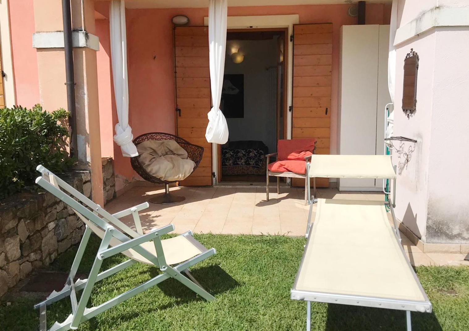 The Flowers - Apartments With Private Garden In Residence With Pool Manerba del Garda Exterior foto