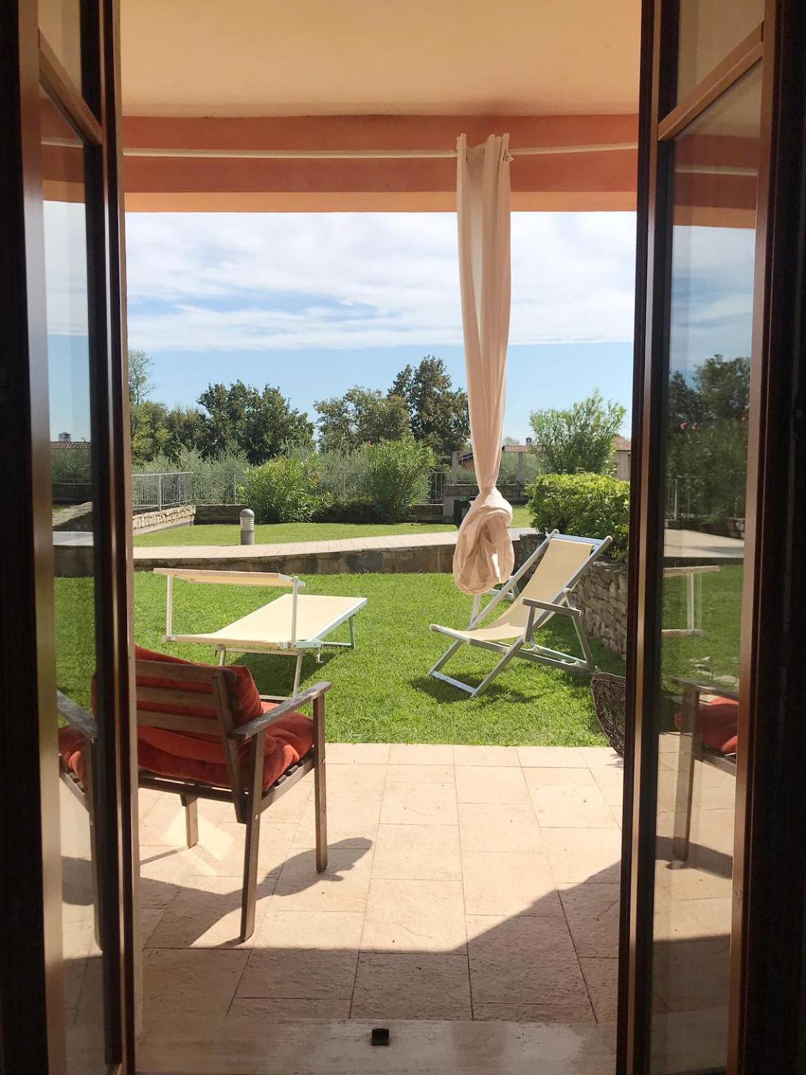 The Flowers - Apartments With Private Garden In Residence With Pool Manerba del Garda Exterior foto