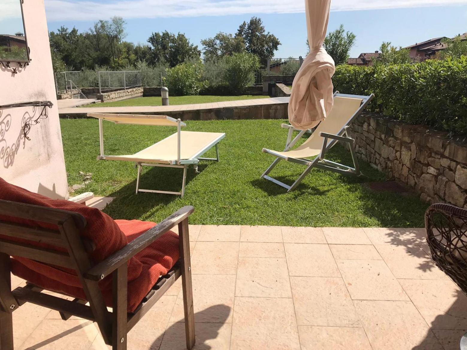 The Flowers - Apartments With Private Garden In Residence With Pool Manerba del Garda Exterior foto